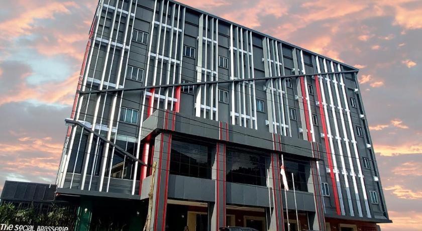 New Hollywood Hotel Pekanbaru Esterno foto