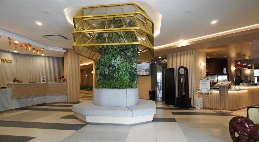 New Hollywood Hotel Pekanbaru Esterno foto