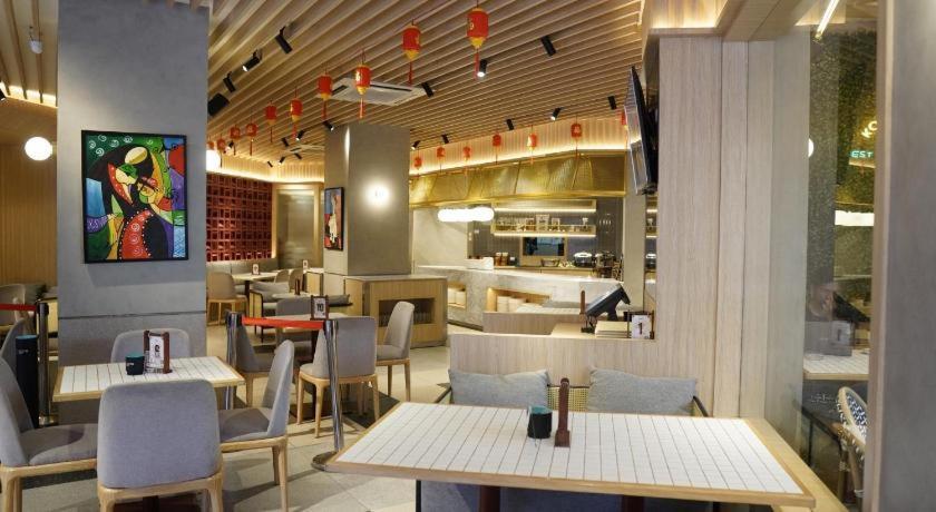 New Hollywood Hotel Pekanbaru Esterno foto
