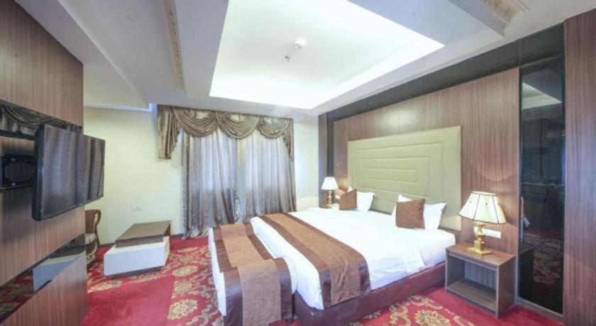 New Hollywood Hotel Pekanbaru Esterno foto