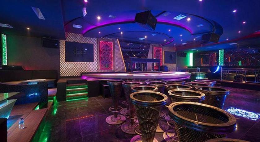 New Hollywood Hotel Pekanbaru Esterno foto