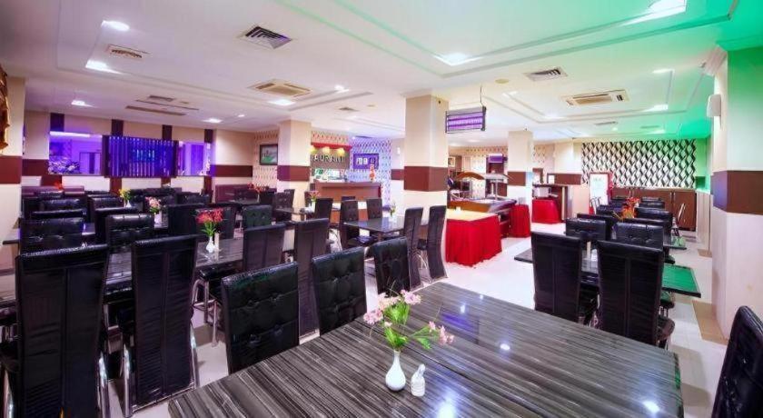 New Hollywood Hotel Pekanbaru Esterno foto