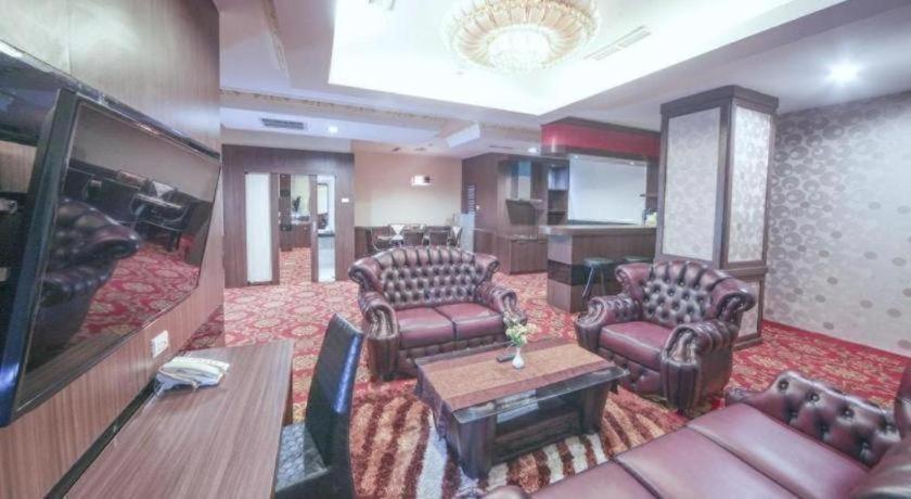 New Hollywood Hotel Pekanbaru Esterno foto