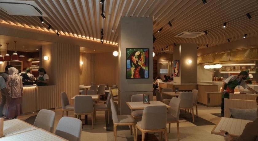 New Hollywood Hotel Pekanbaru Esterno foto