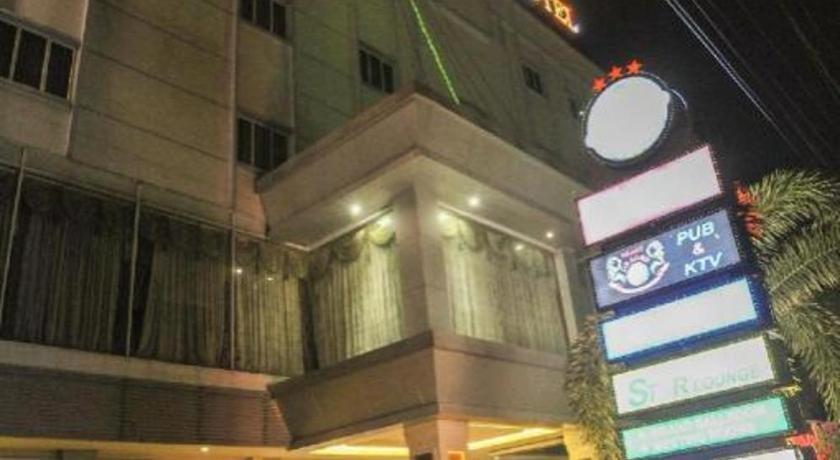 New Hollywood Hotel Pekanbaru Esterno foto