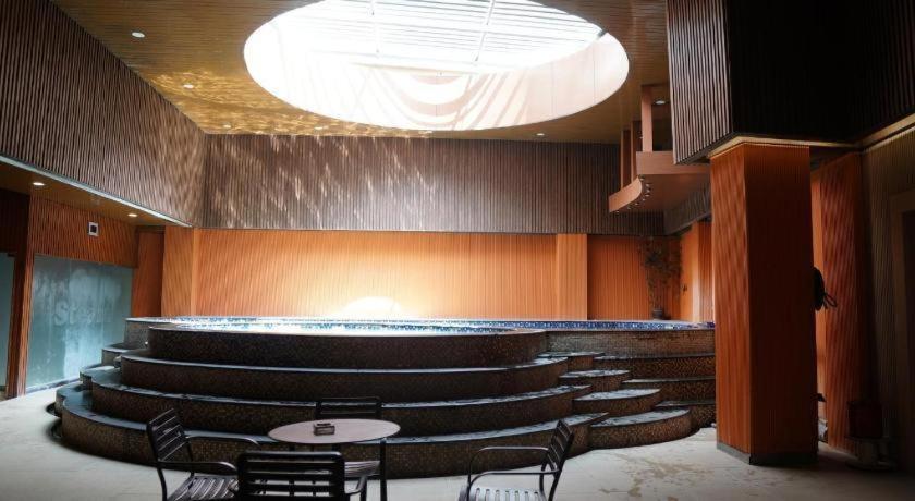 New Hollywood Hotel Pekanbaru Esterno foto