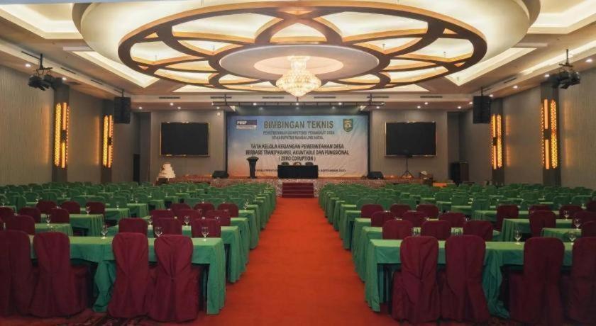 New Hollywood Hotel Pekanbaru Esterno foto