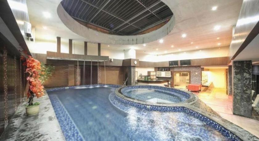 New Hollywood Hotel Pekanbaru Esterno foto