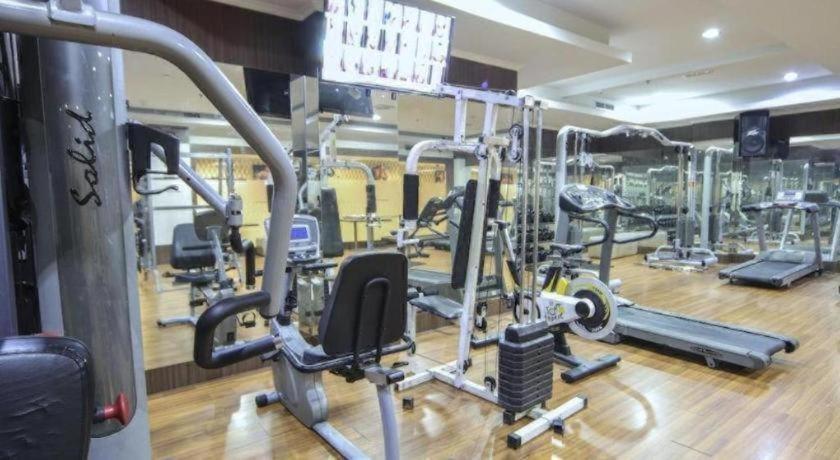 New Hollywood Hotel Pekanbaru Esterno foto